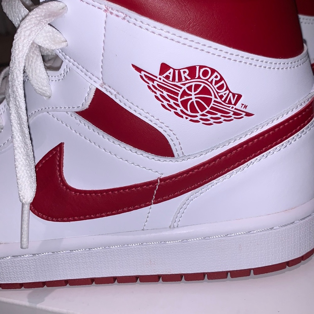 2022 Wmns Air Jordan 1 Mid 'White Pomegranate' - Picture 9 of 13